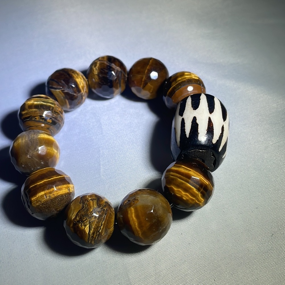 Tiger wood stretch bracelet -beautiful stones
